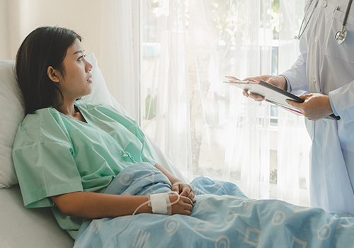 Short-term-Limited-Duration-Insurance-Thumbnail patient in hospital bed speaking with physician